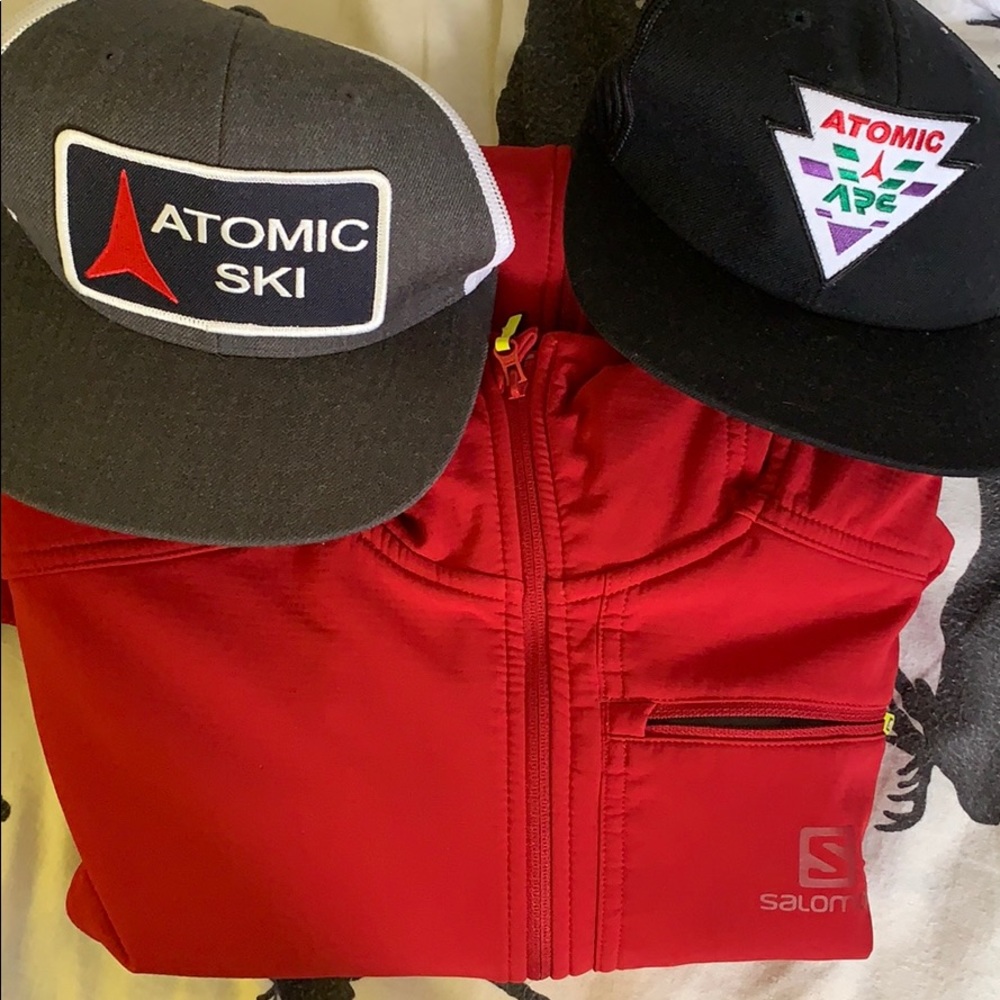 Salmon ski jacket with 2 atomic hats
